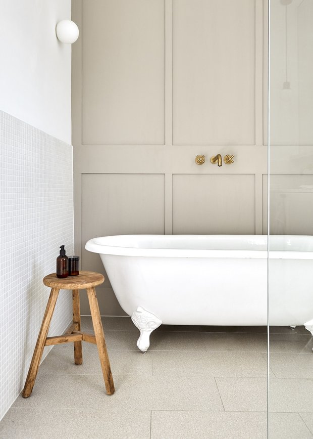 Фотография: Ванная в стиле Скандинавский, Декор интерьера, Дом, Мельбурн, до и после – фото на INMYROOM