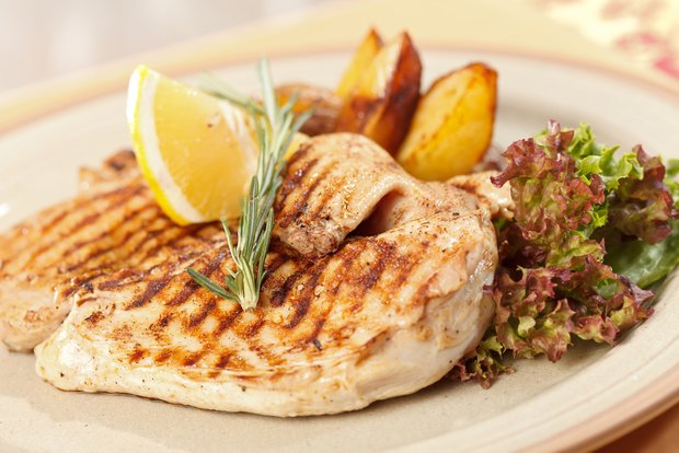 Фотография: в стиле , Советы, Обед, Ужин, Основное блюдо, Здоровое питание, Палео, Жарить, Птица, Средиземноморская кухня, Секреты кулинарии, Есть сразу, Кулинарные рецепты, 15 минут, Пришли гости – фото на INMYROOM