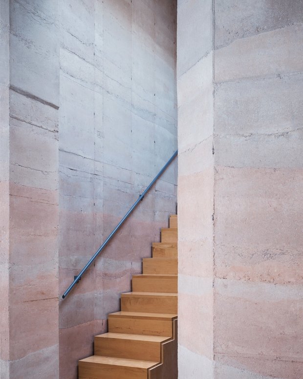 Фотография: Прихожая в стиле Лофт, Современный, Дом, Белый, Минимализм, Серый, Коричневый, Мексика, Дом и дача, земляной дом – фото на INMYROOM