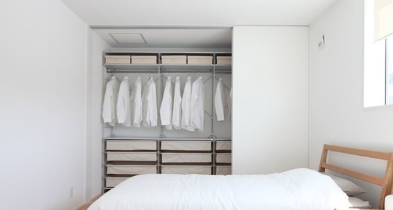 Фотография: Спальня в стиле Минимализм, Гардеробная, Советы – фото на INMYROOM