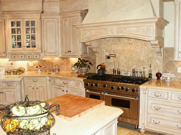 Фотография: Кухня и столовая в стиле Минимализм, Декор интерьера, Квартира, Дом, Декор, Мебель и свет, Советы, Бежевый – фото на INMYROOM