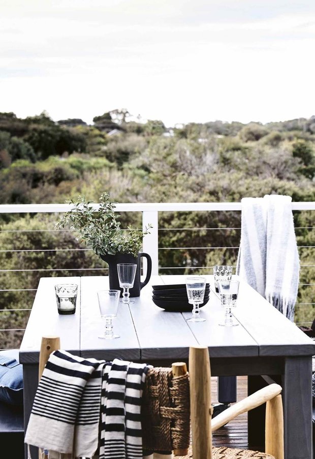 Фотография:  в стиле , Скандинавский, Современный, Дом, Белый, Черный, Серый, Дом и дача – фото на INMYROOM