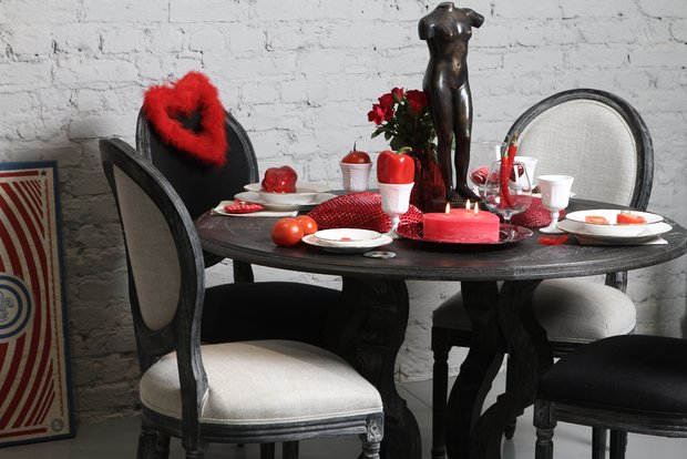 Фотография: Кухня и столовая в стиле Прованс и Кантри, Декор интерьера, DIY, Аксессуары, Декор, Мебель и свет, Советы, Красный, Розовый, Curations Limited, Татьяна Ефимчук, декор интерьера к 14 февраля, декор спальни ко Дню Святого Валентина, идеи декора ко Дню всех влюбленных, декор стола, декор спальни – фото на INMYROOM