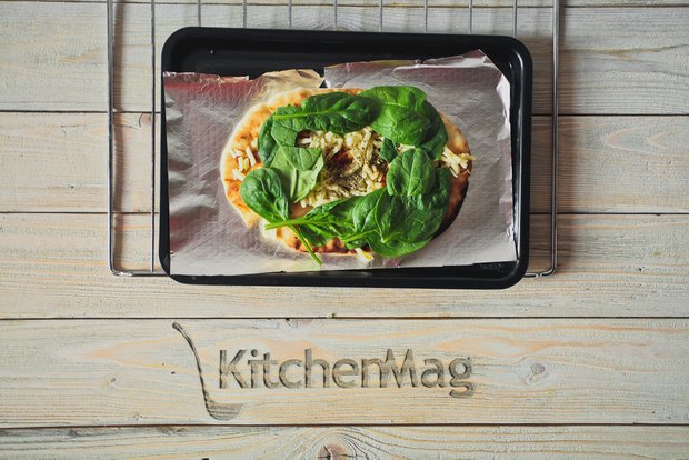 Фотография:  в стиле , Завтрак, Выпекание, Пицца, Средиземноморская кухня, Кулинарные рецепты, Легкий завтрак, 15 минут, Завтраки, Готовит KitchenMag, Вкусные рецепты, Простые рецепты, Домашние рецепты, Пошаговые рецепты, Новые рецепты, Рецепты с фото, Как приготовить пиццу?, Как приготовить быстро?, Как приготовить вкусно?, Просто, Яйца – фото на INMYROOM