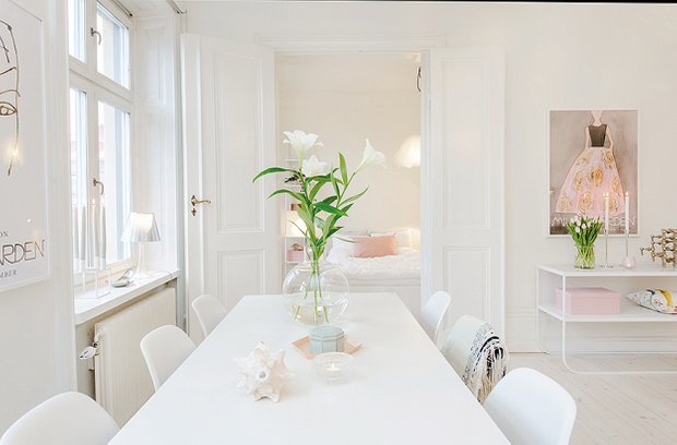 Фотография: Кухня и столовая в стиле Скандинавский, Современный, Малогабаритная квартира, Квартира, Цвет в интерьере, Дома и квартиры, Белый – фото на INMYROOM