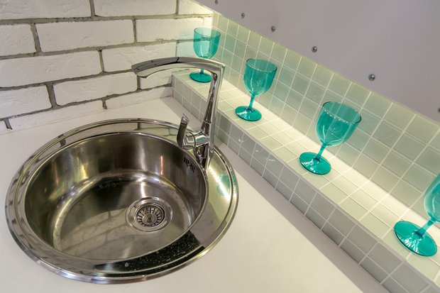 Фотография: Кухня и столовая в стиле Лофт, Скандинавский, Современный, Интерьер комнат, Дача, Дачный ответ, Мансарда – фото на INMYROOM