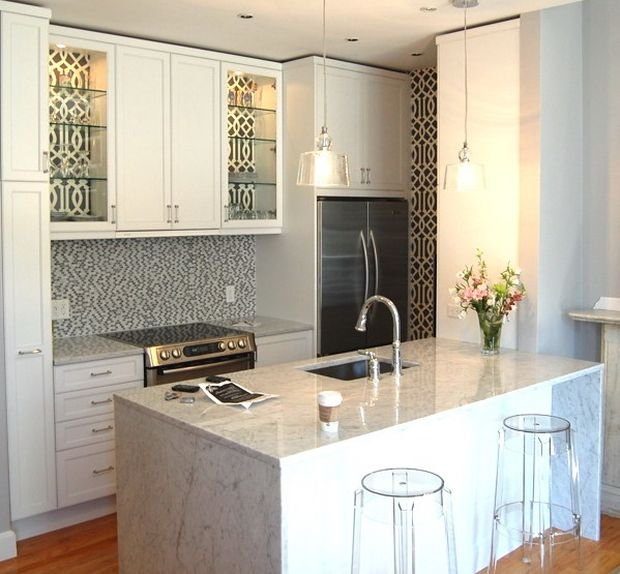 Фотография:  в стиле , Кухня и столовая, Квартира, Дом, Планировки, Мебель и свет, Советы, Перепланировка, Переделка – фото на INMYROOM