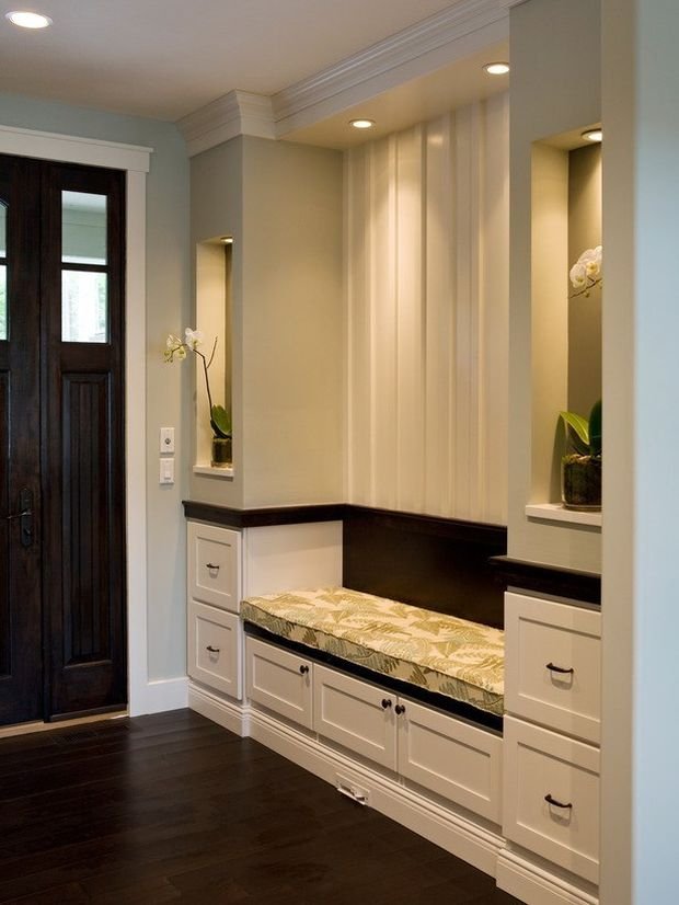 Фотография: Гостиная в стиле Классический, Прихожая, Декор интерьера, Квартира, Дом, Прочее, Советы, Ремонт на практике – фото на INMYROOM