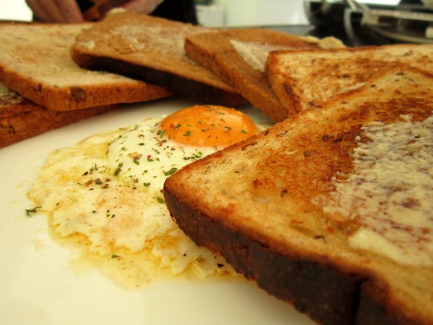 Фотография:  в стиле , Завтрак, Сэндвич, Французская кухня, Кулинарные рецепты, Легкий завтрак, 15 минут – фото на INMYROOM