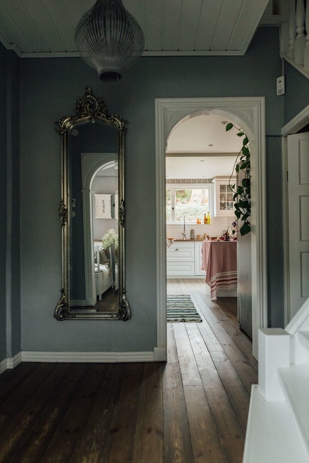 Фотография: Прихожая в стиле Прованс и Кантри, Классический, Скандинавский, Эклектика, Дом, Швеция, Белый, Дача, Стокгольм, Серый, Голубой, Коричневый, Дом и дача, 4 и больше – фото на INMYROOM