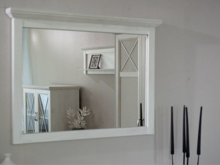 Зеркало настенное Лорена серо-белого цвета - лучшие Настенные зеркала в INMYROOM