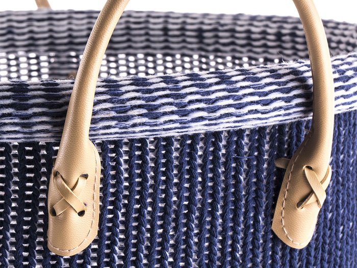 Корзина Todi Blue XL синего цвета - лучшие Плетеные корзины в INMYROOM