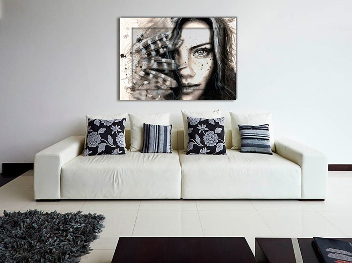Картина с арт рамой Женщина с перьями 60х80 серого цвета - купить Картины по цене 14390.0