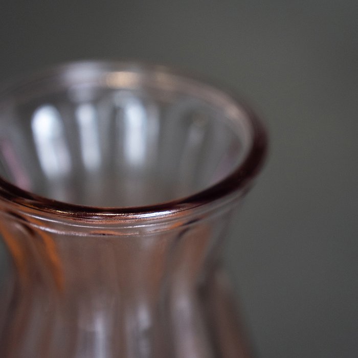 Декоративная ваза из стекла пудрового цвета - лучшие Вазы  в INMYROOM