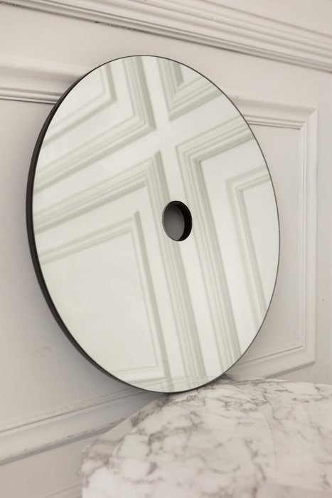 Зеркало настенное Stronci черного цвета - лучшие Настенные зеркала в INMYROOM