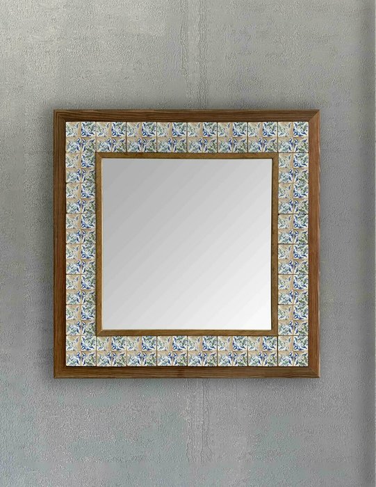Настенное зеркало с каменной мозаикой 43x43 в раме коричневого цвета - купить Настенные зеркала по цене 16871.0