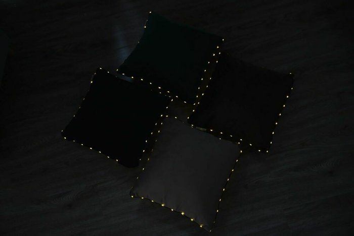 Чехол для подушки Flash 45х45 темно-зеленого цвета декорированный светодиодами  - лучшие Чехлы для подушек в INMYROOM
