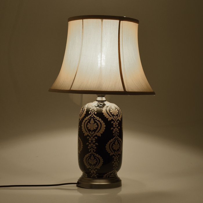 Лампа настольная с бежевым абажуром  - купить Настольные лампы по цене 13980.0
