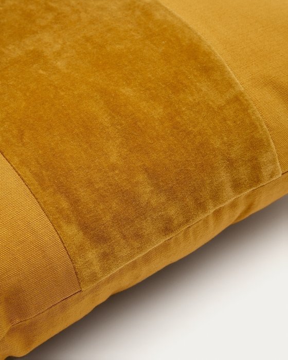 Чехол на подушку Zaira 45х45 горчичного цвета - купить Чехлы для подушек по цене 4690.0