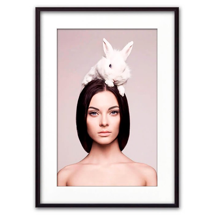 Постер в рамке Девушка с кроликом 21х30 см