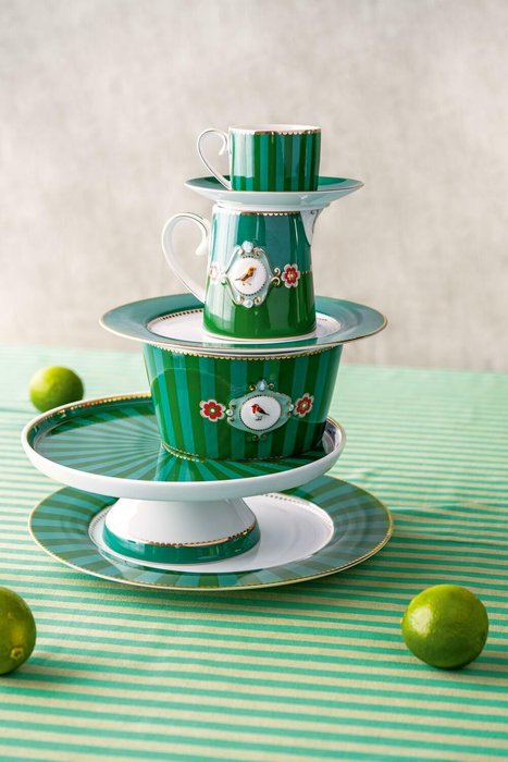 Блюдо для торта Love Birds Stripes Emerald-Green бело-зеленого цвета - лучшие Тарелки в INMYROOM Блюдо для торта Love Birds Stripes Emerald-Green бело-зеленого цвета - лучшие Тарелки в INMYROOM