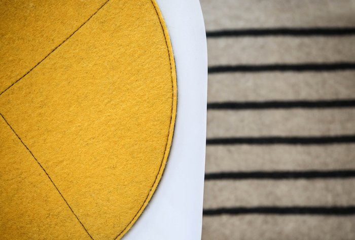 Сидушка на стул желтого цвета - купить Декоративные подушки по цене 2130.0