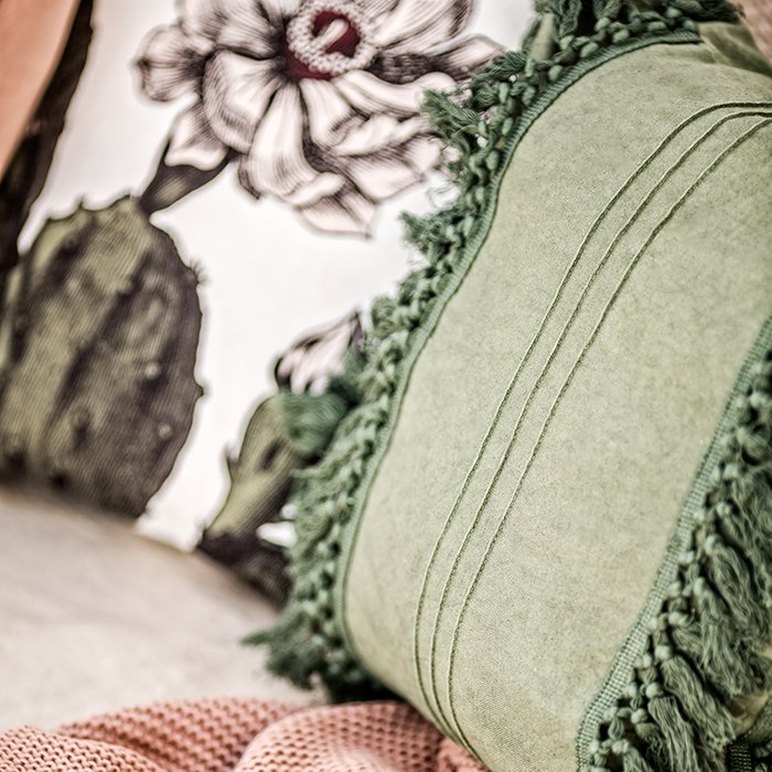 Декоративная подушка Chidike зеленого цвета - купить Декоративные подушки по цене 2650.0