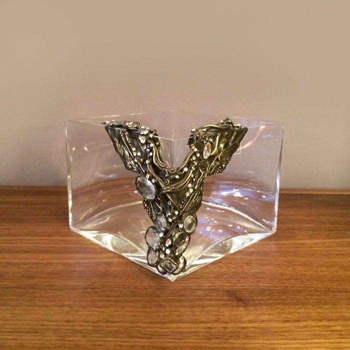 Ваза iPavoni Vase из прозрачного стекла Декорирована металлической вставкой
