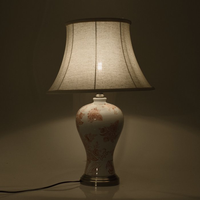Лампа настольная с белым абажуром   - купить Настольные лампы по цене 19980.0