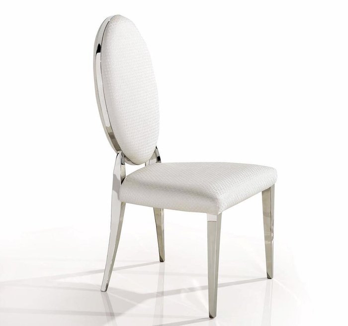 Обеденный стул с белой обивкой