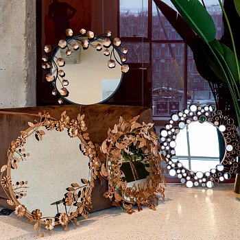 Настенное зеркало Гарленд Роуз цвета розового золота - лучшие Настенные зеркала в INMYROOM