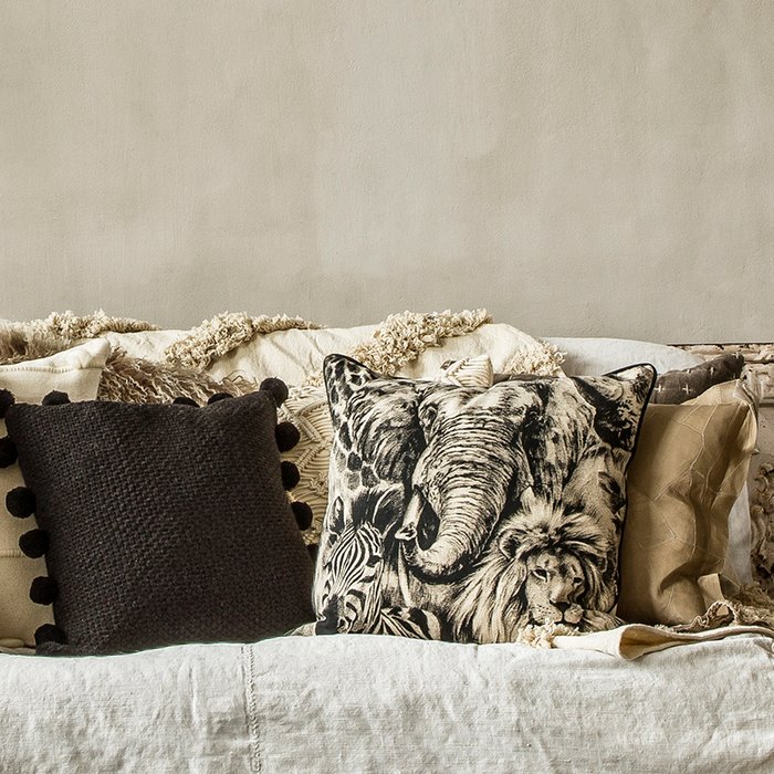 Декоративная подушка Zuwali коричневого цвета - купить Декоративные подушки по цене 3180.0