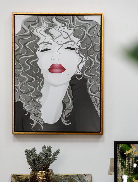 Картина Девушка 45x60 бело-серого цвета - лучшие Картины в INMYROOM