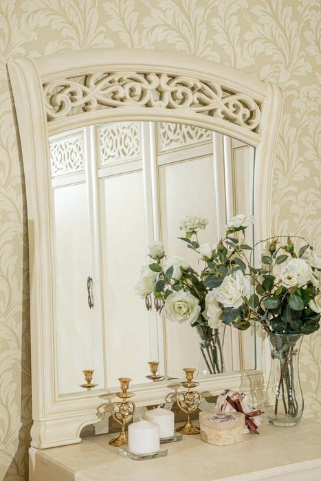 Зеркало настенное Александрия 80х102 в декоративной раме бежевого цвета  - лучшие Настенные зеркала в INMYROOM