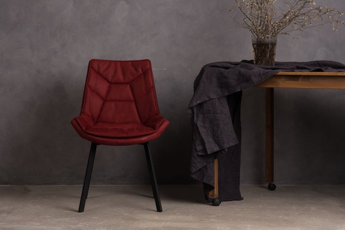 Стул с поворотным механизмов Capella бордового цвета с черными ножками  - лучшие Обеденные стулья в INMYROOM