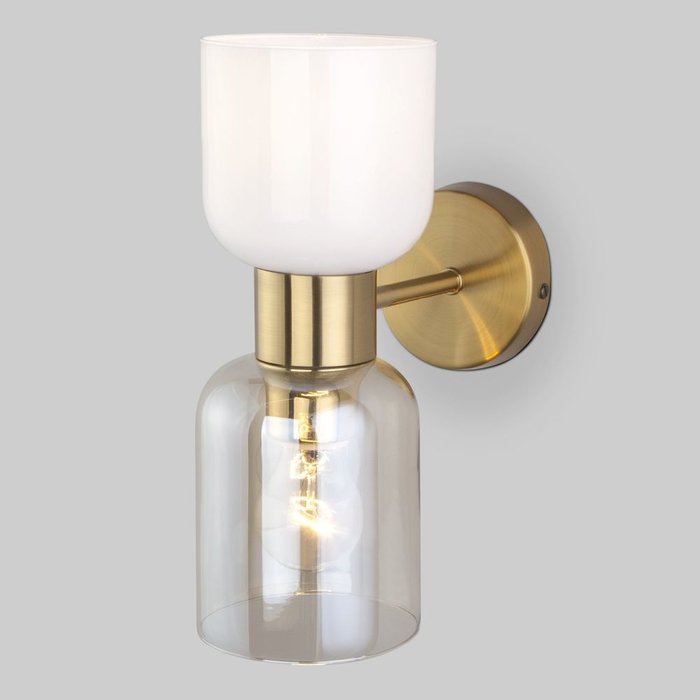 Настенный светильник Tandem бело-латунного цвета со стеклянным плафоном 