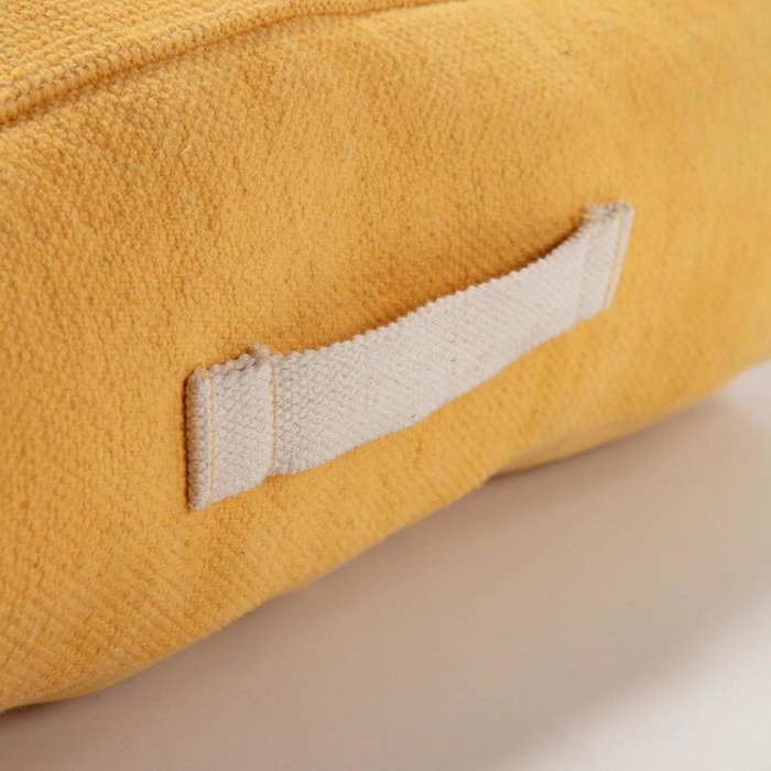 Подушка Sarit 60x60 из хлопка желтого цвета  - купить Декоративные подушки по цене 8990.0