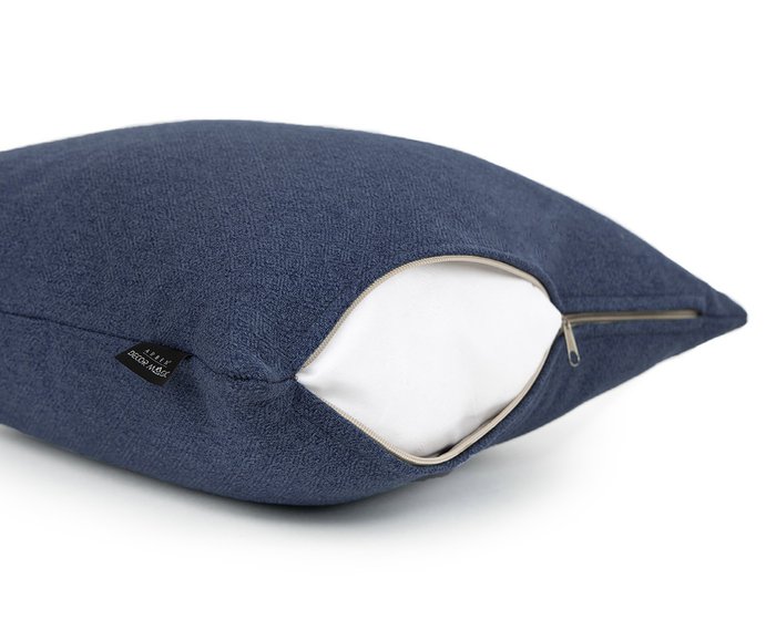 Декоративная подушка Bjork denim синего цвета - купить Декоративные подушки по цене 649.0