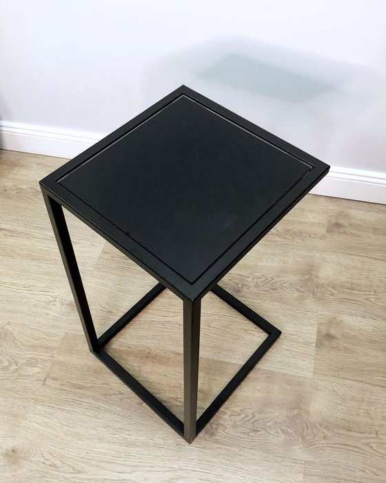 Прикроватный столик черного цвета - купить Кофейные столики по цене 22220.0