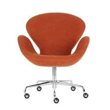 Кресло на колесиках оранжевого цвета