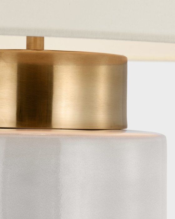 Бежевая настольная лампа “Бьют” - лучшие Настольные лампы в INMYROOM Бежевая настольная лампа “Бьют” - лучшие Настольные лампы в INMYROOM