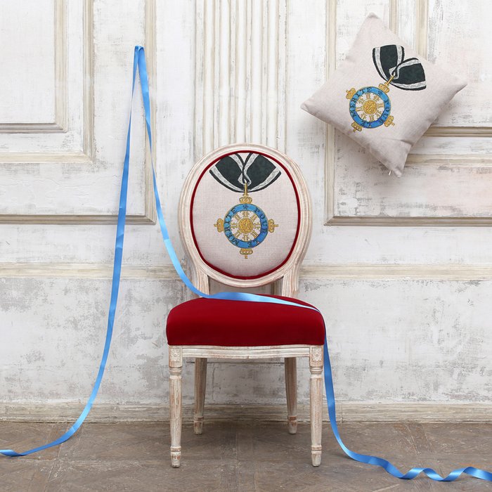 Стул Орден За заслуги Пруссия с сиденьем красного цвета - лучшие Обеденные стулья в INMYROOM