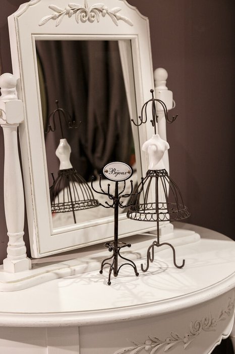Зеркало на подставке Марсель белого цвета - купить Настольные зеркала по цене 17425.0