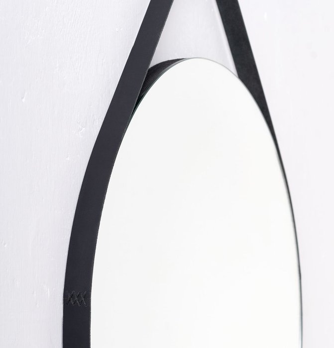 Круглое настенное зеркало диаметр 53 на ремне - купить Настенные зеркала по цене 9900.0