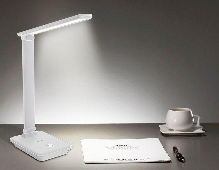 Настольная лампа Desk белого цвета - купить Рабочие лампы по цене 1749.0