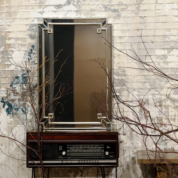 Настенное зеркало Астрид Силвер в граненой раме с зеркальным слоем - купить Настенные зеркала по цене 29000.0