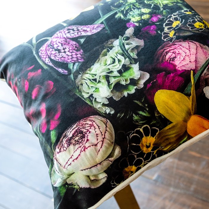Декоративная подушка Cyclamen с чехлом  - купить Декоративные подушки по цене 2000.0