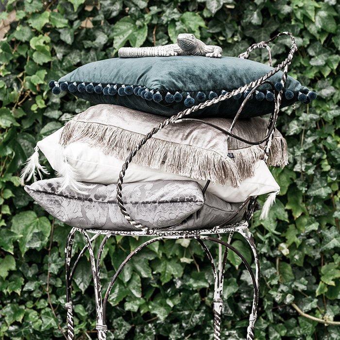 Декоративная подушка Joselyn зеленого цвета - купить Декоративные подушки по цене 5030.0