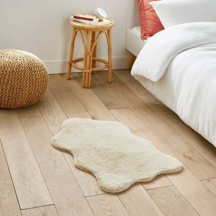 Коврик детский из искусственного меха Livio 50x80 светло-бежевого цвета - купить Ковры для детской по цене 2314.0 Коврик детский из искусственного меха Livio 50x80 светло-бежевого цвета - купить Ковры для детской по цене 2314.0