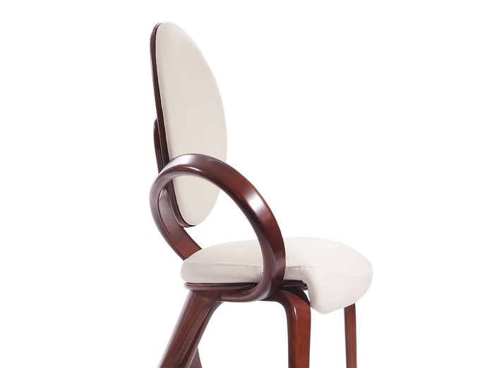 Стул Brazo XL из дерева и ткани - купить Обеденные стулья по цене 32500.0